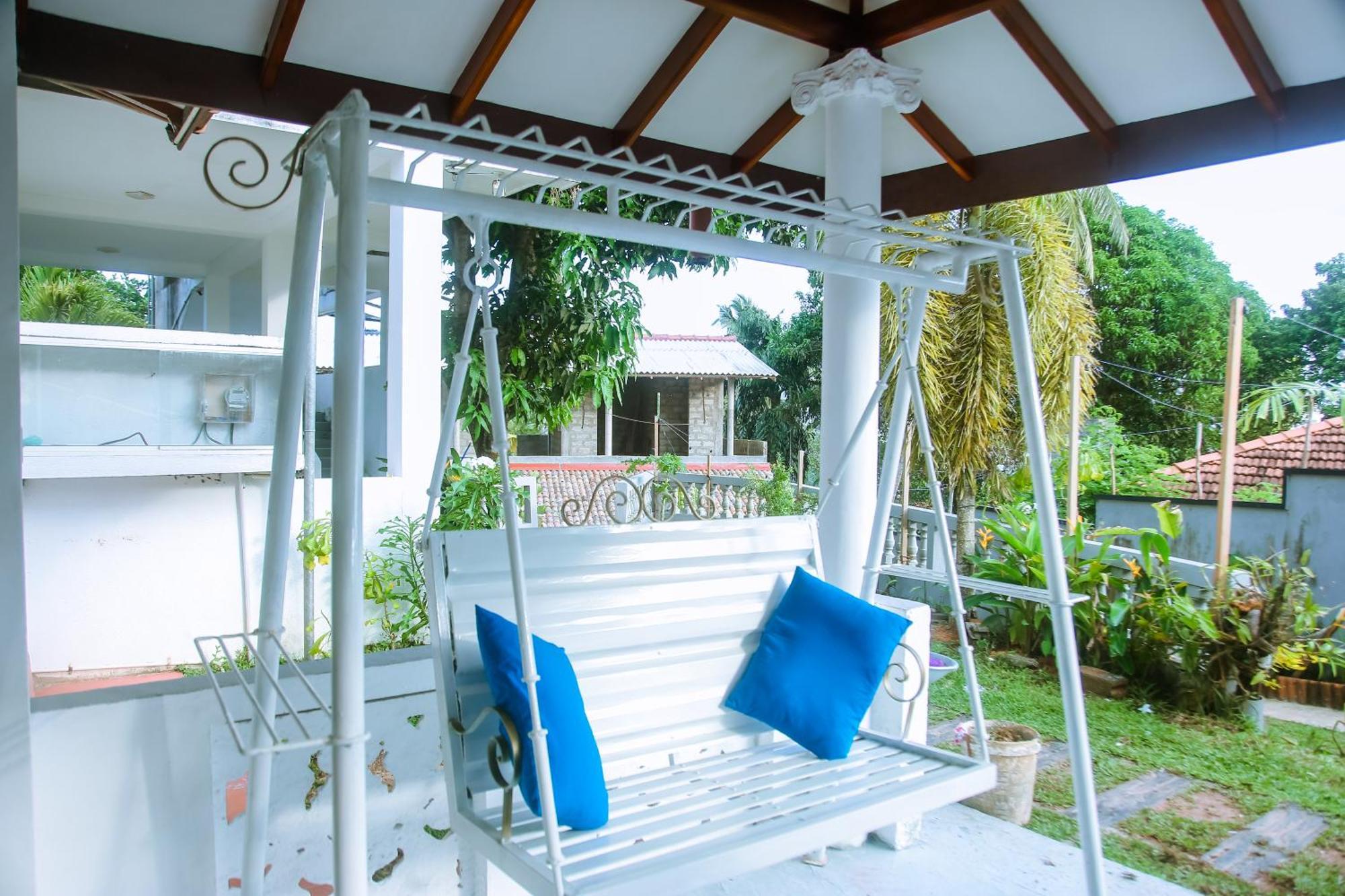 Blue Sky Hotel Mirissa Exterior photo