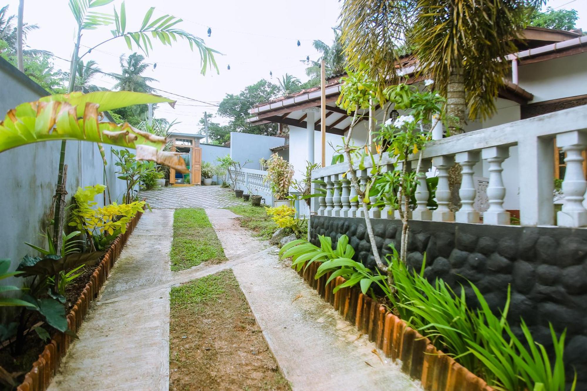 Blue Sky Hotel Mirissa Exterior photo