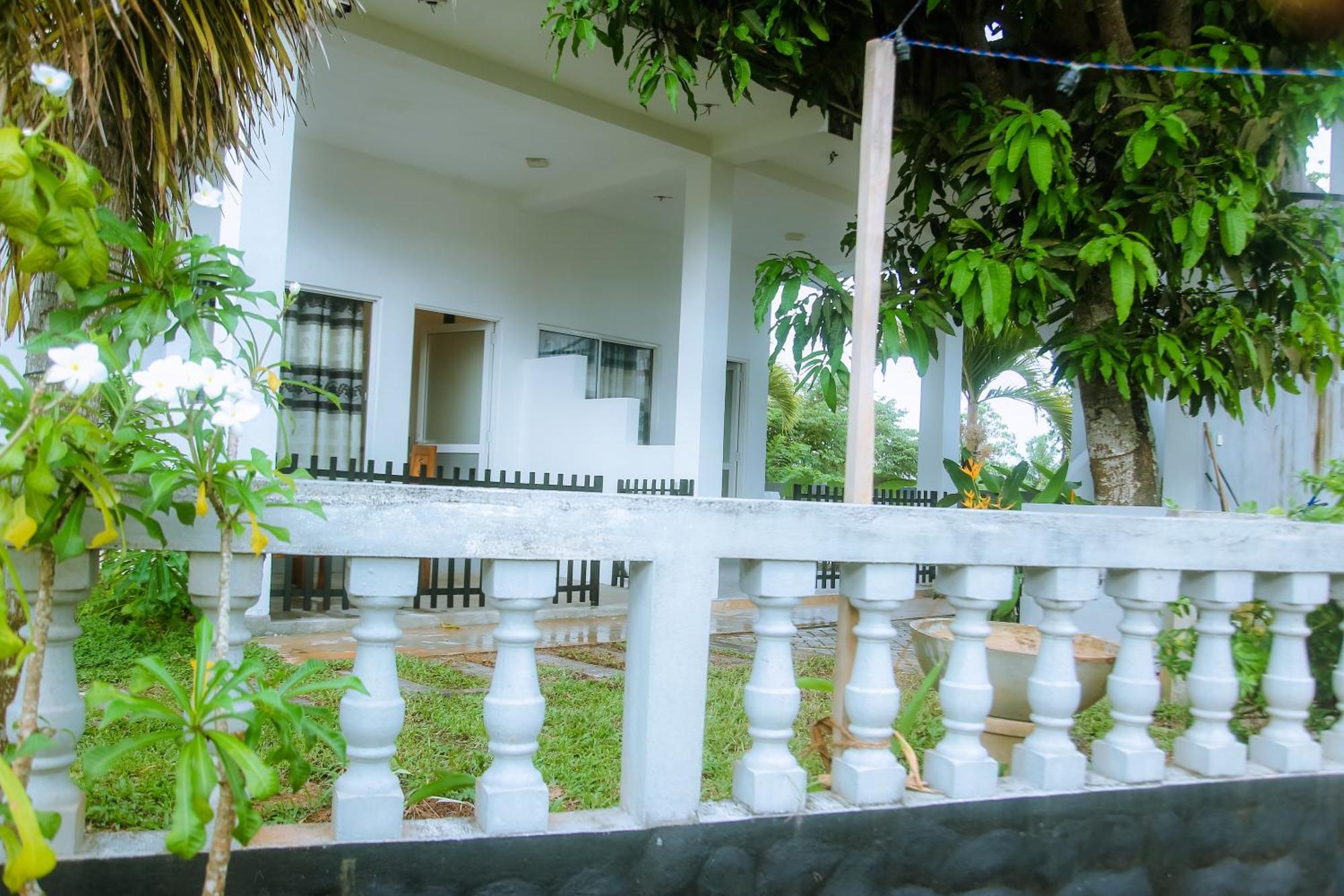 Blue Sky Hotel Mirissa Exterior photo