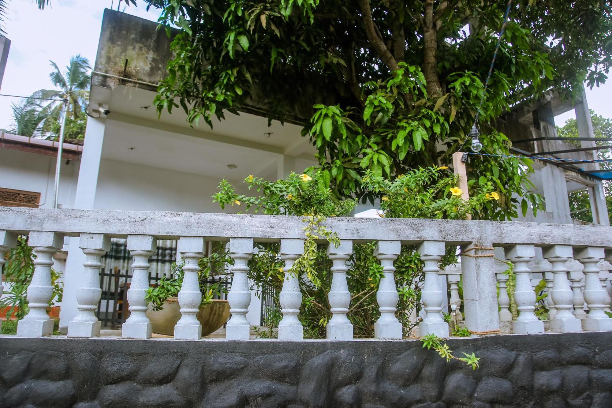 Blue Sky Hotel Mirissa Exterior photo