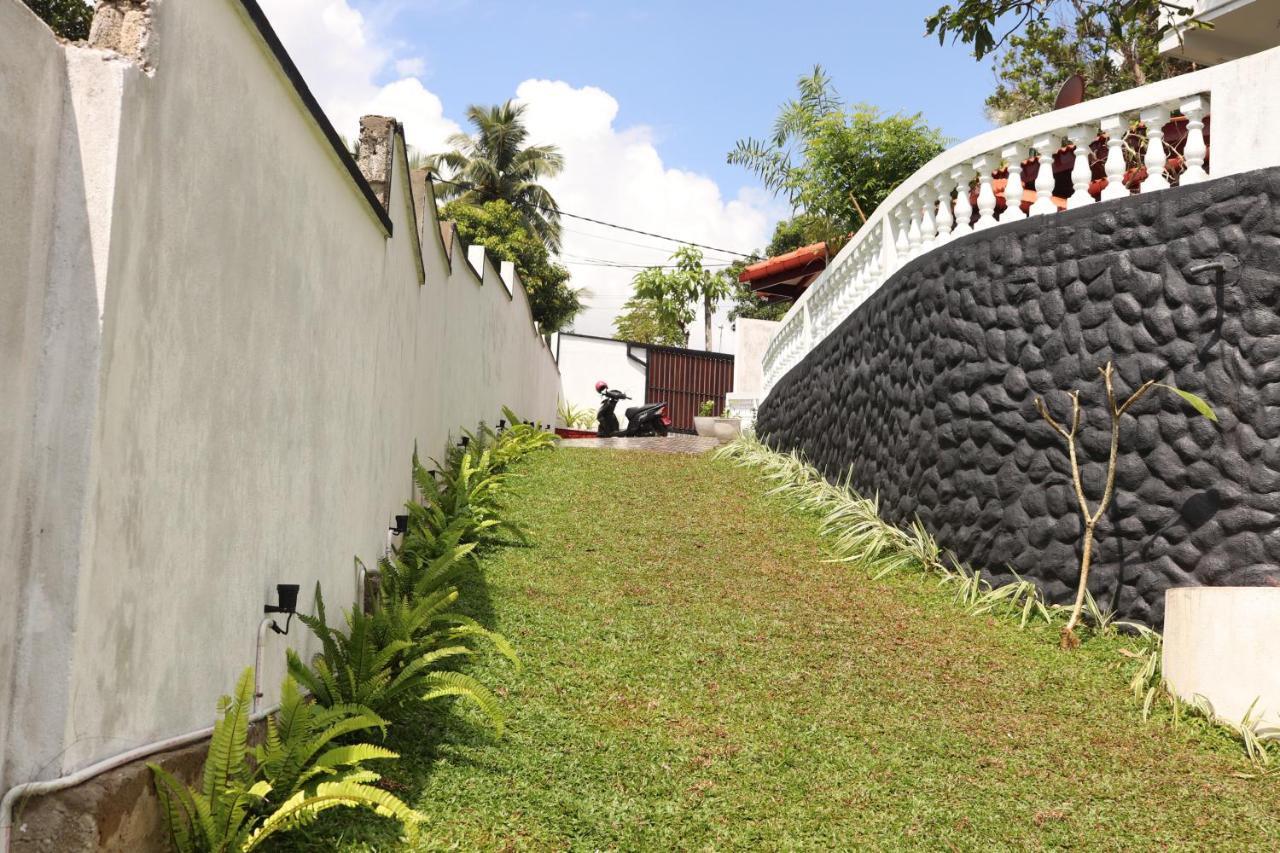 Blue Sky Hotel Mirissa Exterior photo